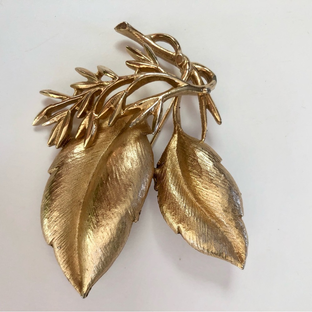 1962 Sea Whispers Sarah Coventry leaves branches brushed gold Brooch 60's
